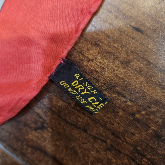 CELINE SCARF AND FONDATION LOUIS VUITTON TOTE BAG 2 ITEMS - Picture 11 of 14